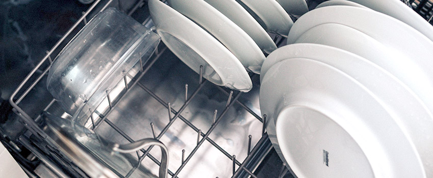 Por qué secar los platos es tan importante en un lavavajillas